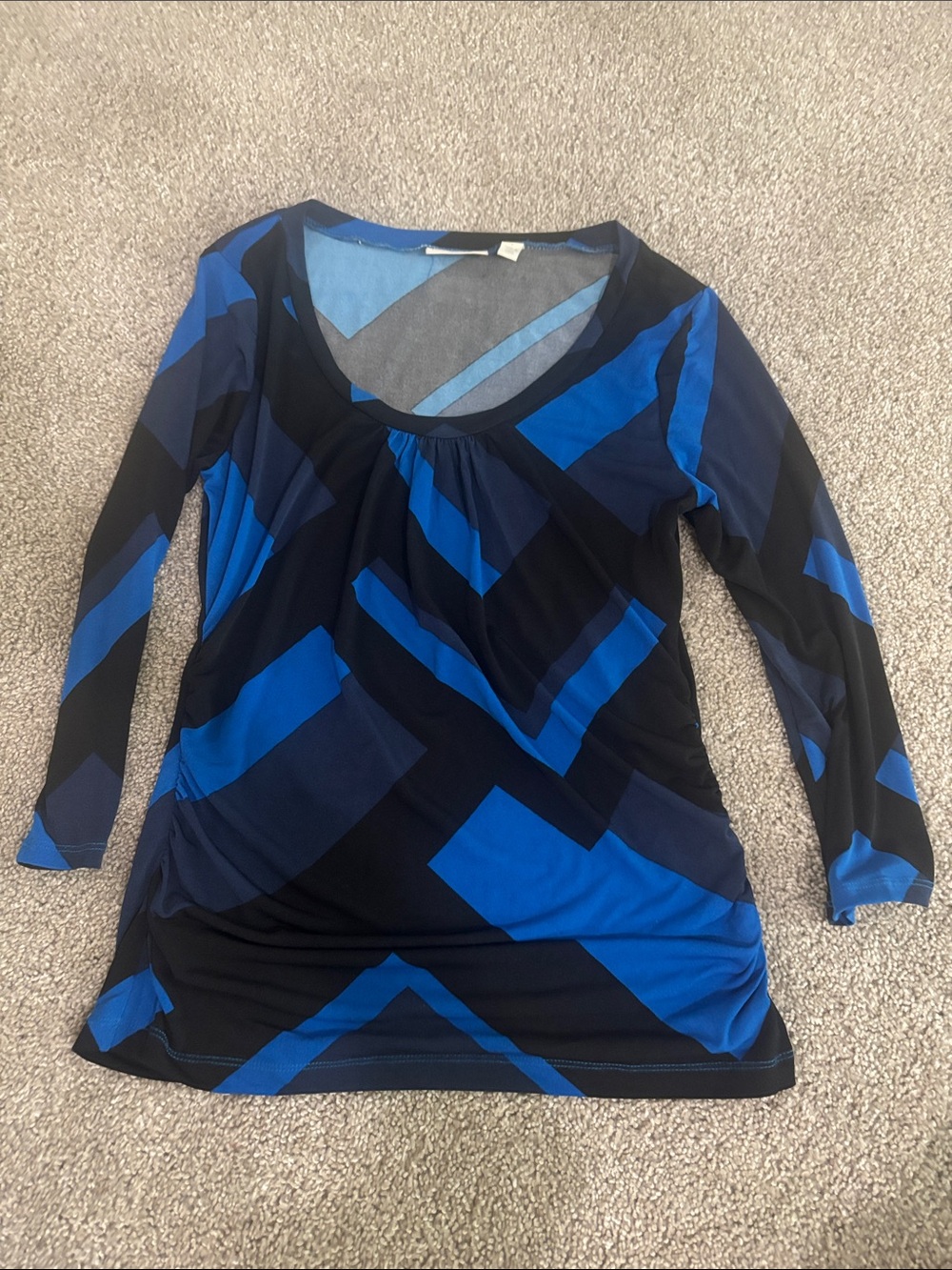New York & Company Black and Blue Geometric Long-Sleeve Top